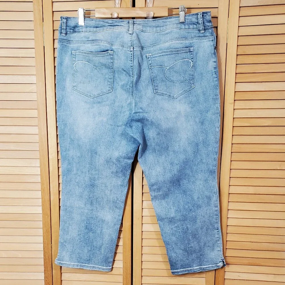 Chico's So Slimming Cropped Jeans Size 2.5 (14) - Picture 4 of 5